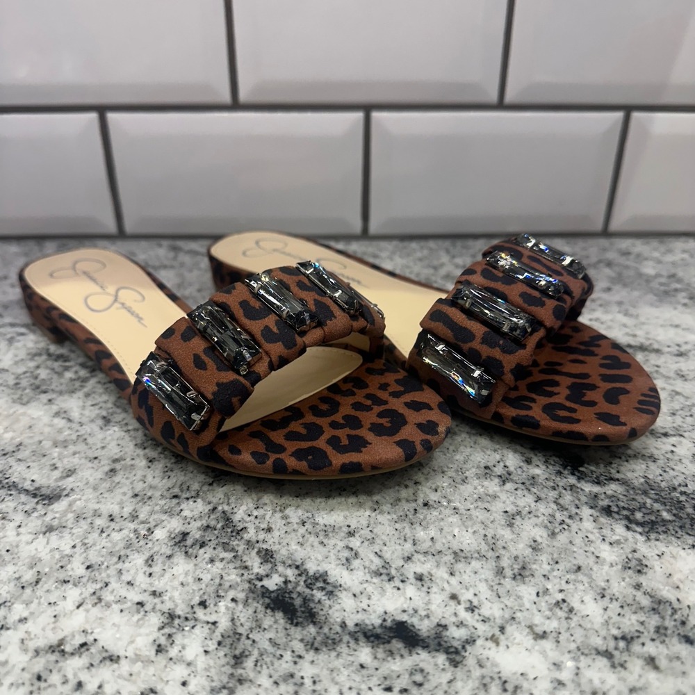 Jessica Simpson Womens 6Mโ Amille Slide Sandals Leopard LIKE NEW Jeweled Safari